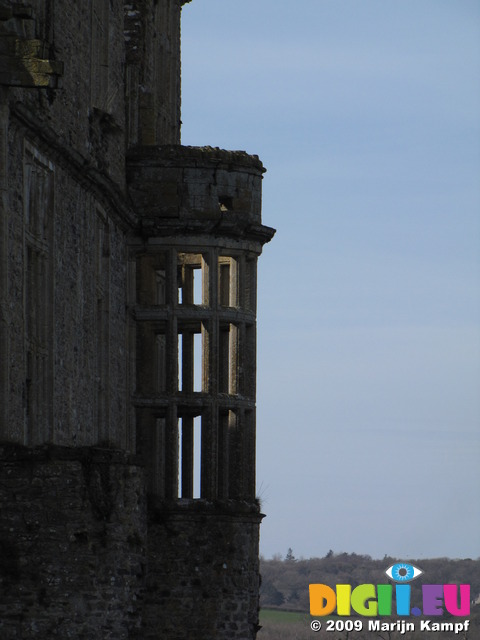 SX03160 Sunshining in windows Carew castle